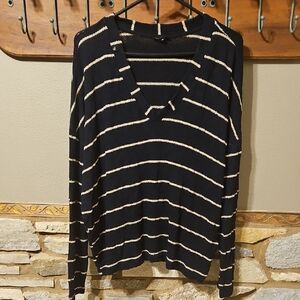 Blu Pepper Black and Cream Striped V Neck Light Sweater Size Large